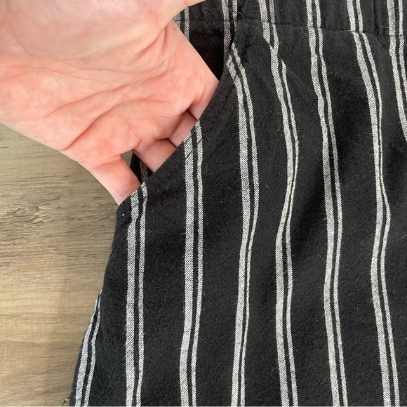HOLLISTER California Black Pinstriped Mini Pencil Skirt - Picture 3 of 5